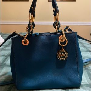 Beautiful Michael Kors crossbody Turquoise with beautiful gold hardware 9x8x4